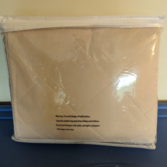 H.Versailtex Velvet Quilted Furniture Protector - Picture 3 of 4